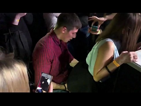 ❤️ Seks nyata di klub malam Rusia. Gadis Rusia berusia 18 tahun di anus dan vagina bercinta di klub malam ️❌ Video sialan di id.pornosexphoto.ru